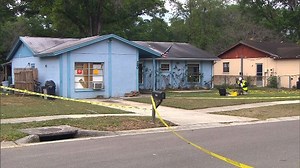 寝室下が突如陥没　シンクホール出現で男性転落　フロリダ