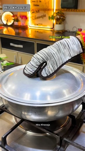 Hira Khawaja on Instagram: "Creamy white sauce pasta bake - Without Oven | Baked pasta with white sauce 🫶🍝 Creamy white sauce baked pasta is a popular comfort food dish made with pasta, white sauce, and various toppings ✨ It’s a versatile recipe that can be customized with different ingredients and flavors 💫 Creamy pasta Ingredients 1 tsp salt 1 tsp cooking oil 2 cup pasta (200g) 3 tbsp cooking oil 1 small size onion 1 tsp garlic paste 250g boneless chicken 1 tsp salt 1 tsp red chilli flakes 