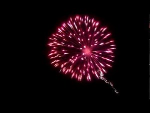 HQ - 4" Display Shell Red Wave whit Tail 100mm Sky Kugelbombe - HD