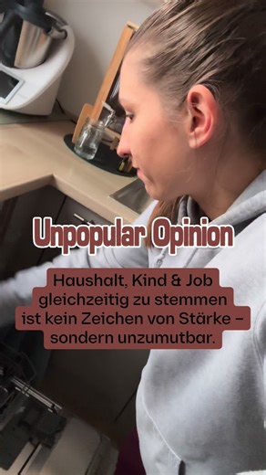JENNY SCHMIDT • SOUL COACH • AROMAEXPERTIN • SÄNGERIN on Instagram: "Achtung, Shitstorm relevanter Inhalt! ‼️ Ich hab heute schon ✔️ Kind zur Schule gebracht ✔️ Spülmaschine aus-/eingeräumt ✔️ Küche sauber gemacht ✔️ Wäsche erledigt Jetzt ist es gleich 10 Uhr. Um 11:15 Uhr ist die Schule wieder aus. Und ich frag mich ehrlich: Wie hab ich das früher geschafft – mit 30–40 Std. Job? ⚡️⚡️⚡️ Wie schaffst DU das??? ⚡️⚡️⚡️ Gerade jetzt in der Weihnachtszeit fühle ich mit allen Frauen, die alles gleichz