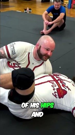 Master Grappling: Hip Control Beats Toe Grabs Every Time! #shorts