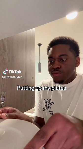 The cabinet can figure it out 😂 | tupperware