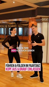 💃 Führen & Folgen – der wahre Tanz beginnt mit Vertrauen 🕺 Ein Tipp für alle Damen (und Herren 😉): Schaltet mal den Kopf aus und spürt einfach. 👁️‍🗨️ Augen zu – fühlt, ob euer Partner sich nähert oder entfernt. 🎵 Mit langsamer Musik üben – so entsteht echte Verbindung statt Kontrolle. Und für die Herren gilt: Nicht schieben, nicht ziehen – führen heißt leiten, nicht drängen. ✨ #tanzenlernen #bachata #tanzen #tanzkurs #christianpolanc | Christian Polanc