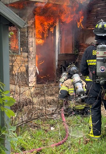 26th of April Sta 60 conducted a Live Burn, inviting neighboring departments to join #liveburntraining #60 #140 #130 #traning #firedepartment #firetruck #nc #rockinghamcounty #firegear #apparatus #smoke #buildingfire #manpower