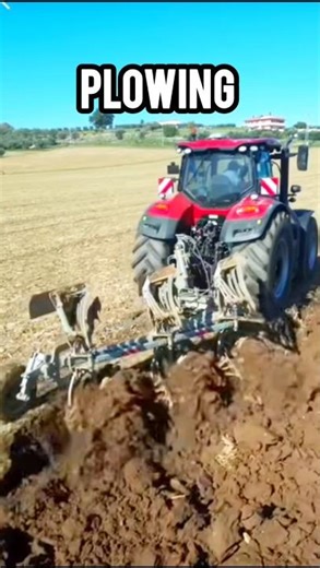 Case Tractor deep Plowing in the field #usatractor #casetractor #plowing