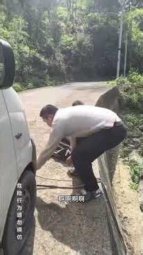 Dramatic moment! Kind-hearted driver saves a victim with a rope.#kindness #inspiration #helpothers #