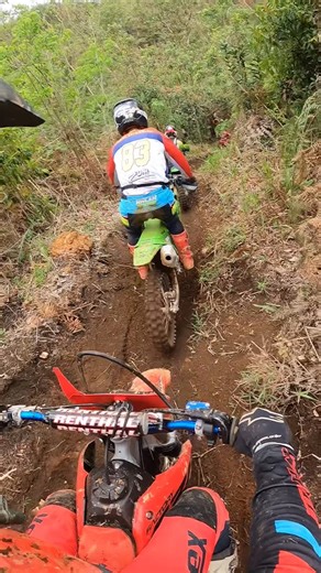 Weverton Santana on Instagram: "Mais uma parte do trilhão de orizania mg @trilheiros_orizania_mg #crf230 #motodetrilha #crf150 #mecanica #gasgas"