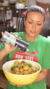 One Pot Roasted Chicken, veggies & rice! Tip: cut potatoes into smaller pieces so they'll cook a bit faster 😉 | Kelly Cooks Texas