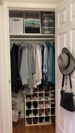 Organizing a tiny closet! #homeorganization #organizingtips #closetorganization #smallspace #organizing
