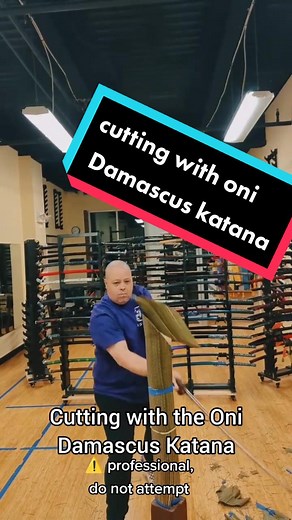 Impressive Cuts with the Damascus Katana