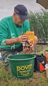 360K views · 4.5K reactions | Gergely ismét egy nyári, fogós receptet mutat be bordás kosárhoz.  #dovit #method #methodfeeder #horgászat | Dovit Fishing | Facebook