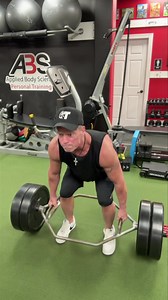 Hex Bar Deadlift: Perfect Your Form & Maximize Gains! Today, let's dive into mastering the hex bar deadlift—one of the most powerful exercises you can add to your strength training arsenal. Not only does it help build impressive muscle mass, but when done correctly, it also promotes overall functional strength. Here’s how to perfect your form and understand the muscles working hard during each lift! Proper Form Checklist 1. Stance & Grip Stand with your feet hip-width apart inside the hex bar. K