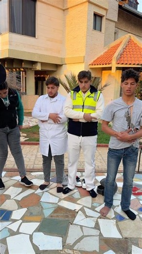 الصلاة للجميع فقير،غني،دكتور،شرطي:❤️