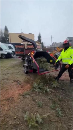 Tree 🌲 crusher, #woodchippers #arborist #forestmanagement Jonco D16