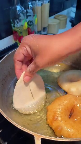 111K views · 1.4K reactions | One of Sint.Maarten/Saint Martin’s national dishes.Chicken Leg and Johnny Cake. #chickenlegandjohnnycake #chickenleg #johnnycake #sintmaarten #saintmartin #foodies #foodlover #sintmaartenfood #saintmartinfood #foodreels #cookingreels #caribbeanreels #sintmaartenreels | Foodie Nation | Facebook