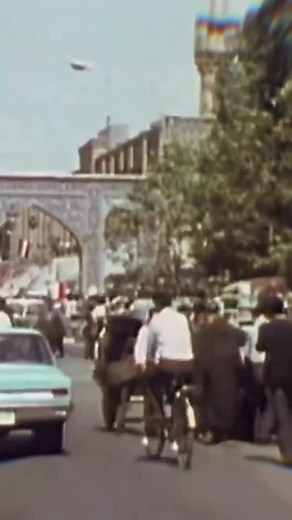 963 reactions · 97 shares | Lost scenes from Kabul along the Hippie Trail — slow days, shared smoke, and those small, strange moments where travellers and locals drifted into the same rhythm. ❤️✌️ Film material: Verlorenes Paradies – das Kabul der Hippies | Nepal Death | Facebook