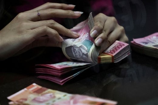 Bank Indonesia to hold rates again as rupiah currency remains weak