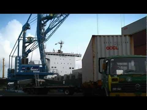 Liebherr - LHM 420 Mobile Harbour Crane in Container Handling
