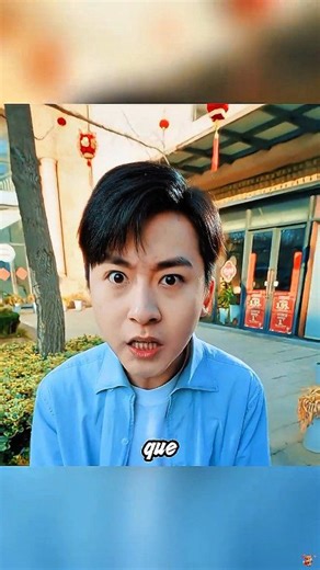 Un joven es despedido injustamente y, tras un extraño choque eléctrico, despierta en una realidad donde todo cuesta centavos ⚡🌍. Con los mismos ahorros de siempre, ahora es multimillonario, dejando en shock a taxistas, vendedores y a quienes antes lo despreciaban 💰😨. De pobre a magnate en cuestión de horas. #CambioDeRealidad #DePobreARico #HistoriaImpactante | Resúmen Manía