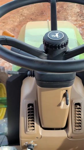 Exploring the John Deere 7M 230 Tractor Features