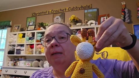 CROCKIT Crochet Kit for Beginners, Beginner Crochet Kit for Adults Kids Christmas Gifts, Crochet Stuffed Animal Kit, DIY Knitting Kit, Amigurumi Crochet Starter Kit（Deer/Giraffe）