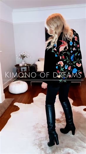 Make a statement without saying a word. This stunning black fully lined embroidered kimono is inspired by vintage Japanese kimonos and features regal birds and vintage flower design embroidery. It truly is a work of art 🦅🌷 Emma and Melanie, founders of @artemismuselondon are more than a fashion label - they’re an embodiment of artistry, craftsmanship, sharing an abundance of creativity. If you haven’t already, go take a look at their online store and prepare to fall in love. Wearing 👇 Regal F