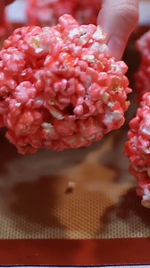 Learn how to make yummy easy popcorn balls at home. #popcornballs #popcorn #festivefood #holidaysnacks | In The Kitchen With Matt