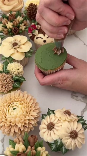 Kerry’s Bouqcakes on Instagram: "Don’t miss this 🌸 My BIG online tutorial sale is live! Learn how to create beautiful buttercream flowers with me. And here’s one little reminder you might need today: don’t let self-doubt stop you. Anyone can do this when they’re shown how. It might even become the mindful, creative moment you didn’t know you needed ✨ www.kerrysbouqcakes.co.uk"
