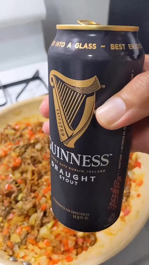 Guinness Chili #cook #cooking #guinness #guinnesschili #chili #simplerecipe #cookathome #cookingtiktok #chilitiktok #foodtiktok #cookingvideo #beer