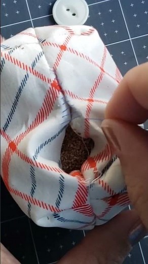 How to sew a ladder stitch - 60 second tutorial