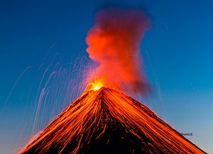 Video impactante: Volcán Merapi entra en erupción y pone en alerta a Indonesia | La iguana TV