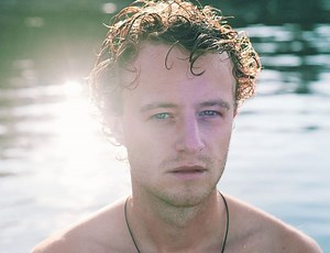 Connor Roff shares a cover of Jeff Buckley song ‘Lover, You Should’ve Come Over’