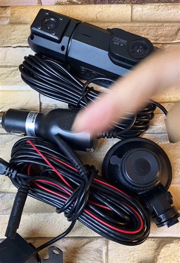 Fully Wireless Dash Cam That Records Everything — Best Features