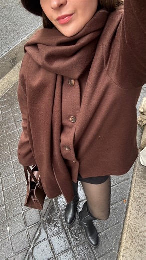Elsa on Instagram: "rainy day? no problem, still fashionable ☔️"