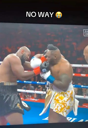 Bro hair bout to fly right off 🤣 (h/t hassanwellss/IG) #boxing #hair #bruh