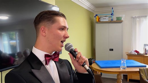 Crooner, 14, prefers Frank Sinatra to rap music
