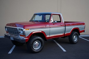 Two-tone Lifted F-150 is a Simple, Clean Nostalgia Machine - Ford-Trucks.com
