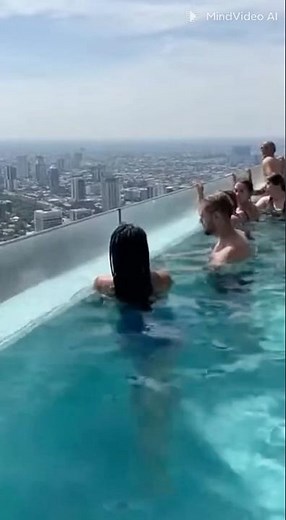 THIS WAS SUPPOSED TO BE A PEACEFUL DAY…UNTIL THE GLASS CRACKED 😨