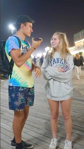 Girl slaps guy for insulting her 😳