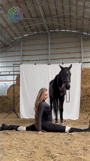 Enjoy the Moment - Beautiful Girl - Graceful Split & Calm Piano Vibes