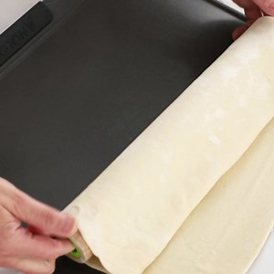 10K views · 58 reactions | This easy and versatile recipe is perfect for a family dinner or party appetizer. Stromboli is a rolled-up version of a pizza with sauce (almost always red sauce), meat, cheese, and sometimes vegetables. ⬇️Recipe | Small Town Woman | Facebook