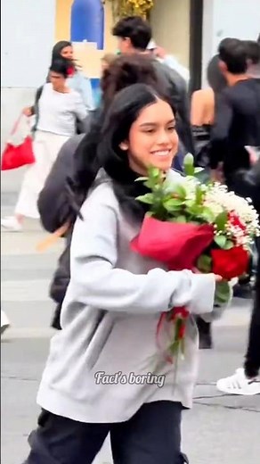 Flowers Delivered On Street 🥺♥️💐#emotional #love #viral #flowers #delivery #street #trending