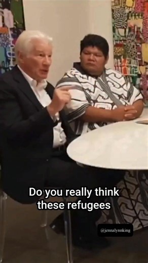 GÜTE STATT HASS. Diese wunderbaren Worte von Richard Gere sollten sich alle anhören. Er spricht davon, wie mächtige Männer wie Trump, Orban & Co uns gegeneinander aufhetzen und spalten - aus purem Eigennutz. Er appelliert daran, dass wir uns wieder an die ganz natürliche Güte erinnern sollten, die uns allen innewohnt. Ich erlebe das bei meinen Kindern, die noch so unberührt und unbelastet von der Welt sind, in der sie gerade aufwachsen. Es ist ein Geschenk diese authentische kindliche Güte erleb