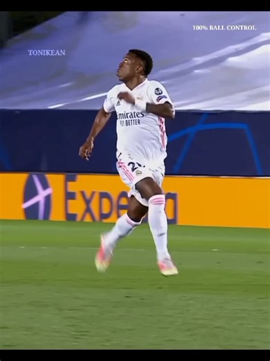 Mastering Ball Control in Football Techniques