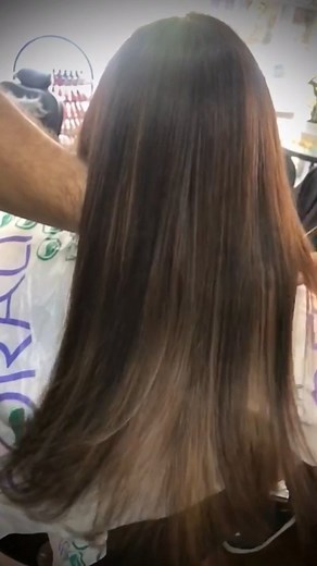 🇺🇸 🌟 Experience hair transformation with Amino Plex! Our cutting-edge PLEX technology shields your hair, significantly reducing damage during coloring and lightening processes. Our Amino Plex formulas are enriched with keratin, the protein that fortifies and maintains the integrity of your hair. Say goodbye to breakage and hello to vibrant, healthy locks. The Amino Plex range empowers you to safely explore coloring, lightening, highlights, and straightening techniques while preserving your ha