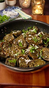 🌿 GUJARATI PAATRA : A Taste of My Childhood! 🌿 . Growing up, Paatra wasn’t just a dish; it was a feeling. I remember watching my grandma and mom meticulously prepare these vibrant green rolls, the aroma of the jaggery, tamarind, and spices filling our home. It’s a flavor that instantly transports me back to those cherished childhood days, a true taste of my Gujarati heritage. . Recipe - - Take 15 Arbi leaves and wash and clean thoroughly, remove the core from the centre. - To prepare the batte