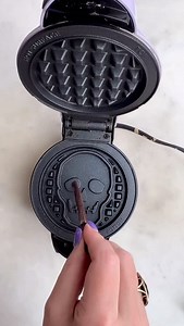 Orange and Black Spooky, Scary Skull Mini Protein Waffle! ‘tis the season! 💀 🖤🧡🧇 #waffles #miniwaffles #wafflehouse #proteinwaffles #waffels #wafflicious #waffleswaffleswaffles #waffleart #colorfulfood #miniwafflemaker #wafflemaker #ilovewaffles #wafflelove #waffletime #weekendwaffles #spookyseason | Spiced Up Mom