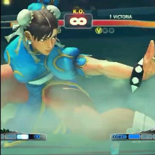 Chun-Li vs Poison en Ultra Street Fighter IV