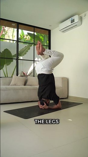 Mastering the Headstand: Essential Yoga Tips for Beginners ✅ | Sirsasana Guide