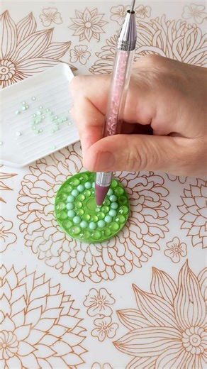 10K views · 351 reactions | Thank you for watching ✨✨✨ Links to the supplies I use in my story highlights/about section ✨ ✨ ✨ #reel #rhinestones #bling #diy #art #reeloftheday #timelapse #color #satisfying | Amandamakesitcute | Facebook